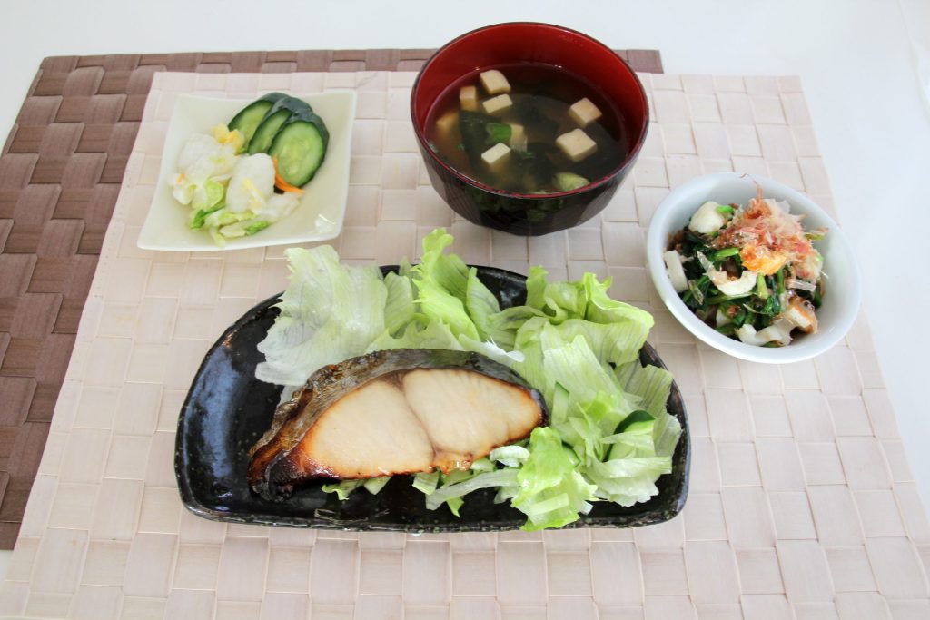 ライザップ　食事メニュー　自炊、外食、コンビニ